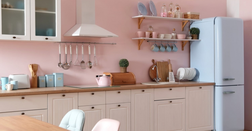 This Is the Bold Color That Makes Real Estate Agents Cringe apartmenttherapy.com/real-estate-ex…