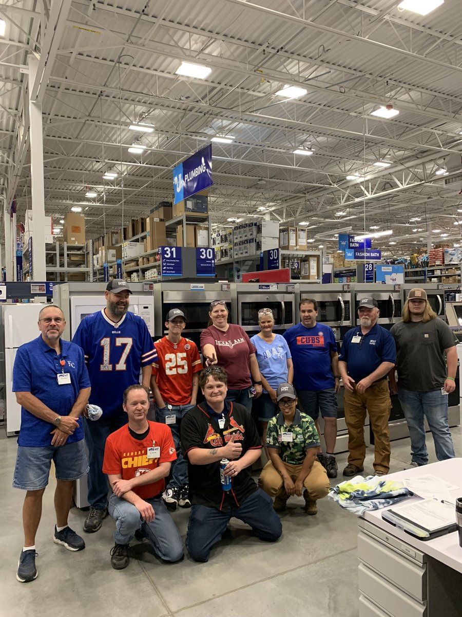 BGiesle's tweet photo. MST Appreciation week! We are half way through the amazing week! D888 teams celebrating themes throughout the week to have a lil fun along with games, breakfast, lunches, and swag gifts and so much more!  Can’t wait to see what the rest of the week has in store!#nailedit https://t.co/YIfc9UQfby
