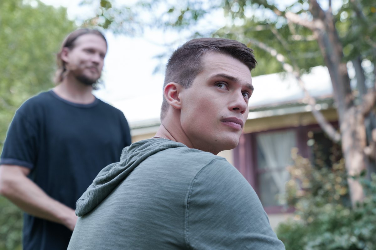 Article: <a href="/Netflix/">Netflix</a>Film’s #PurpleHearts Starring <a href="/SofiaCarson/">Sofia Carson</a> &amp; <a href="/NickGalitzine/">Nicholas Galitzine</a> Will Get You In All Your Feels – Watch The Official Trailer And See NEW Photos From The Movie Here! alexisjoyvipaccess.com/2022/07/20/net… #PurpleHeartsNetflix <a href="/imchosenjacobs/">Chosen Jacobs</a> <a href="/thisislizallen/">Eliz Allen Rosenbaum</a> <a href="/lindenashby/">Linden Ashby</a>

📸: @Netflix