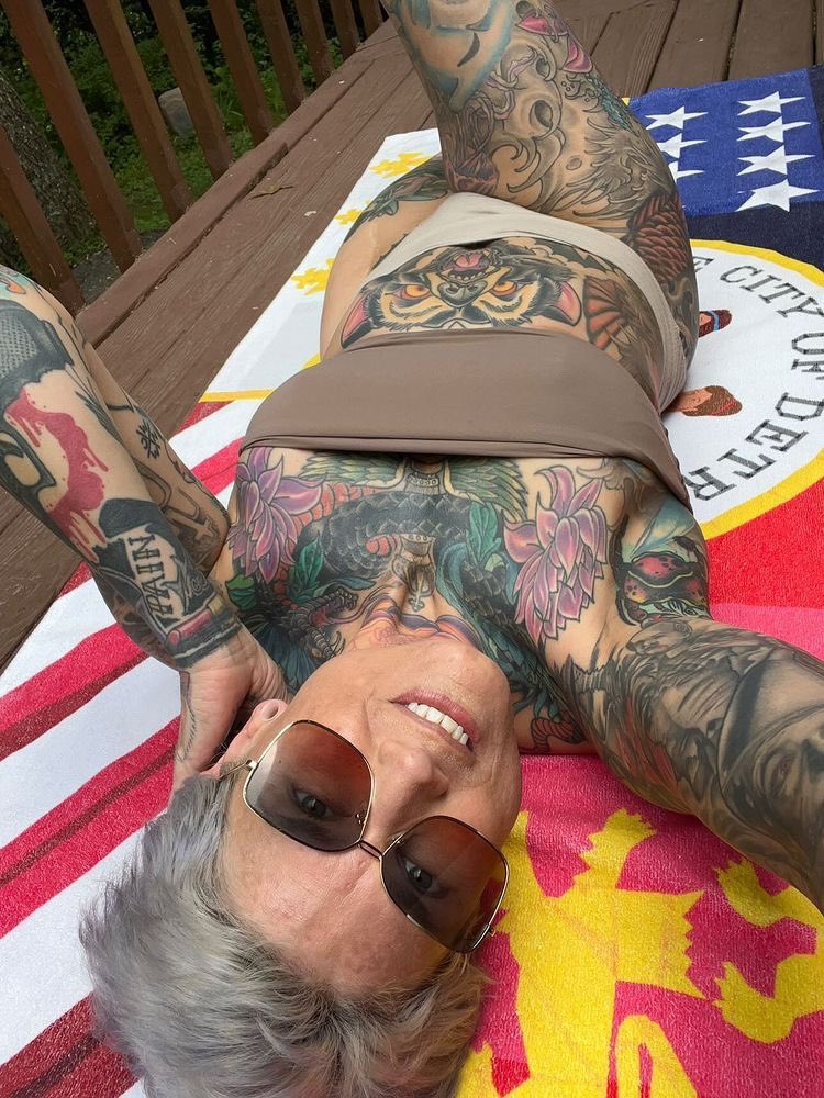 fimbisdesigns's tweet image. Thank you @KarryKassi for this fantastic photo featuring my @society6 Detroit Flag towel
society6.com/product/detroi…
#detroit #sunbathing #tattoomodel #tattoos #Michigan #collageart #society6