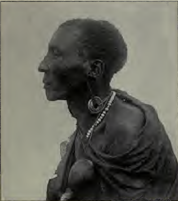 mzeesiraj's tweet photo. #Mogogodo 's Chief Matungi.#Kikuyu Chief Karuri, son of a Ndorobo/#Dorobo father and #Kikuyu mother.His nurse was a #Somali/#Galla old Woman left behind during the 'Iregi' expulsion of her people from #Kenya highlands.
By the Naivasha #Masai,#Kikuyu and #Dorobo.7/8. @The_BIEA. https://t.co/0E6sHQ8fwa