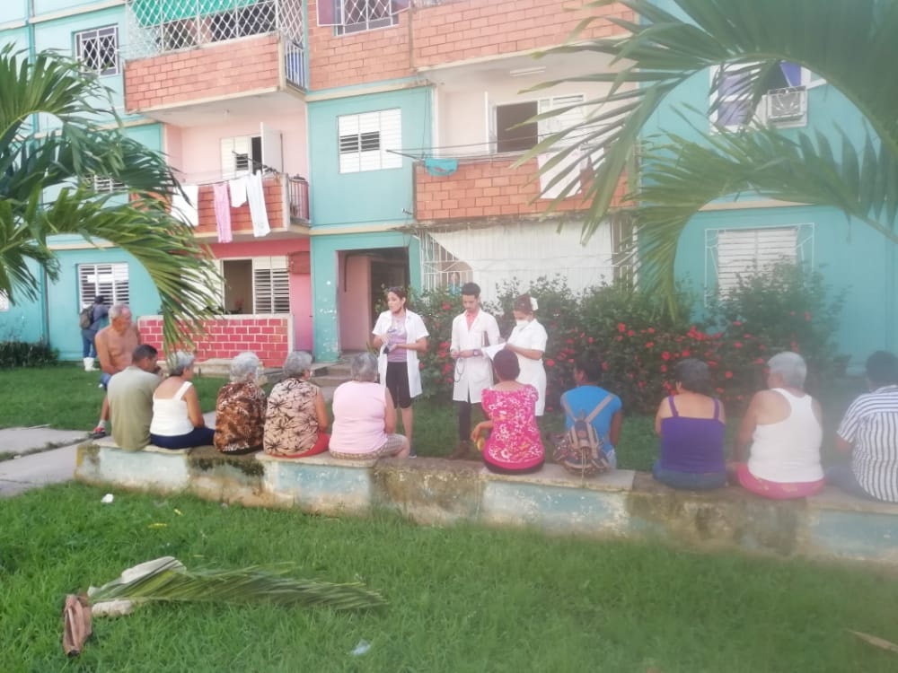LiliamPinar's tweet photo. Realizar acciones intensivas y extremar la vigilancia en #PinardelRío para eliminar los posibles criaderos de mosquito aedes aegypti es prioridad por @SaludDPinar. Entre todos podemos lograrlo.
#CultivandoRevolución
#PorNuevasVictorias
#PinardelRioPorLaVida
#CubaPorLaVida https://t.co/a3TyISMz0z
