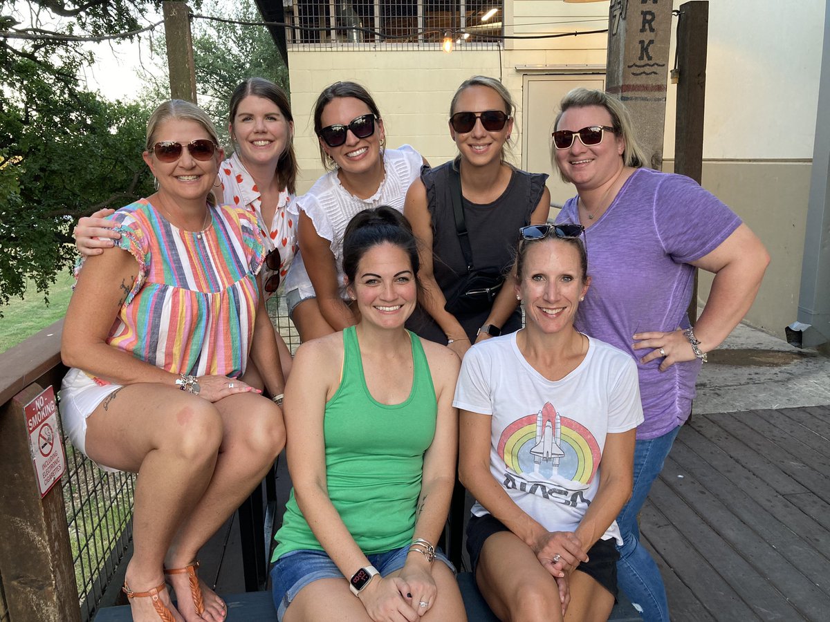 ammedavis19's tweet image. New year, new team, new fun! @FairOaksRanchES @BoerneISD #kindergarten #deepintheheartoffores