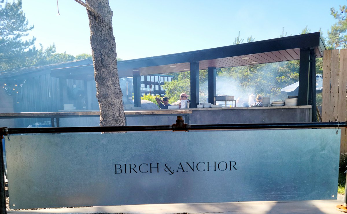 SherryCarmont's tweet photo. This might just be my new favourite place. It has the perfect summer vibe even if I had to arrive by land instead of water! #needaboat #birchandanchor https://t.co/sIfwKsgsvh