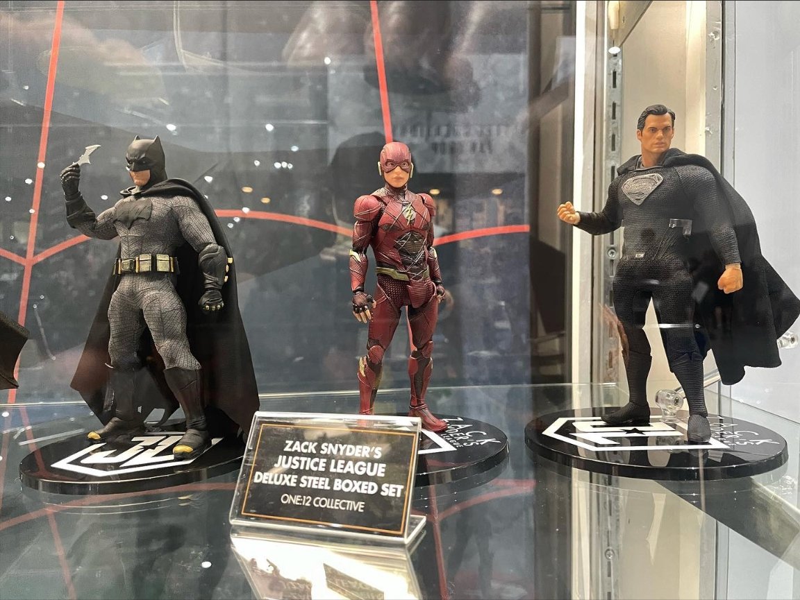 #ZackSnydersJusticeLeague #one12Collective 
On display at #SDCC2022 
Cannot wait to have my hands on these figures!