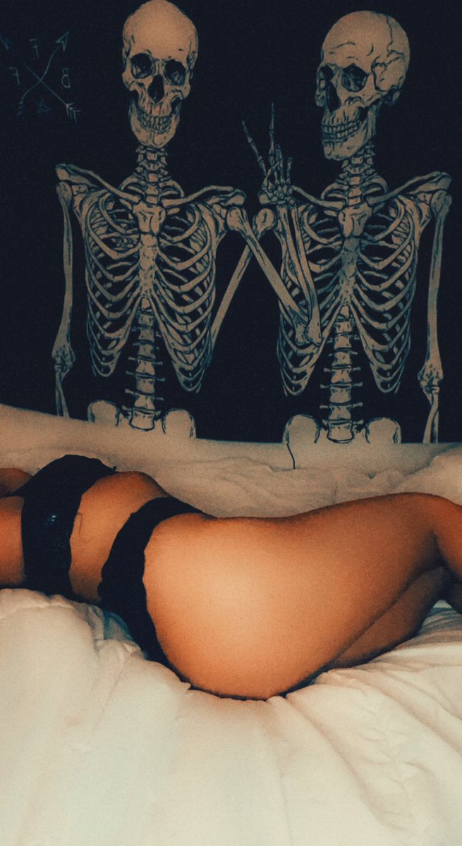Anxiousiris's tweet photo. @onlyfanspromoto Daily content 🔥
Solo play 😈
Pics &amp; vids 🥵
Customs 💦 
Sexting 💯
$6.99 OF 🖤

https://t.co/lDBlvGmA3M #onlyfansbabe #Sellingcontent #cashapp #snapchat https://t.co/iev2GWGme8