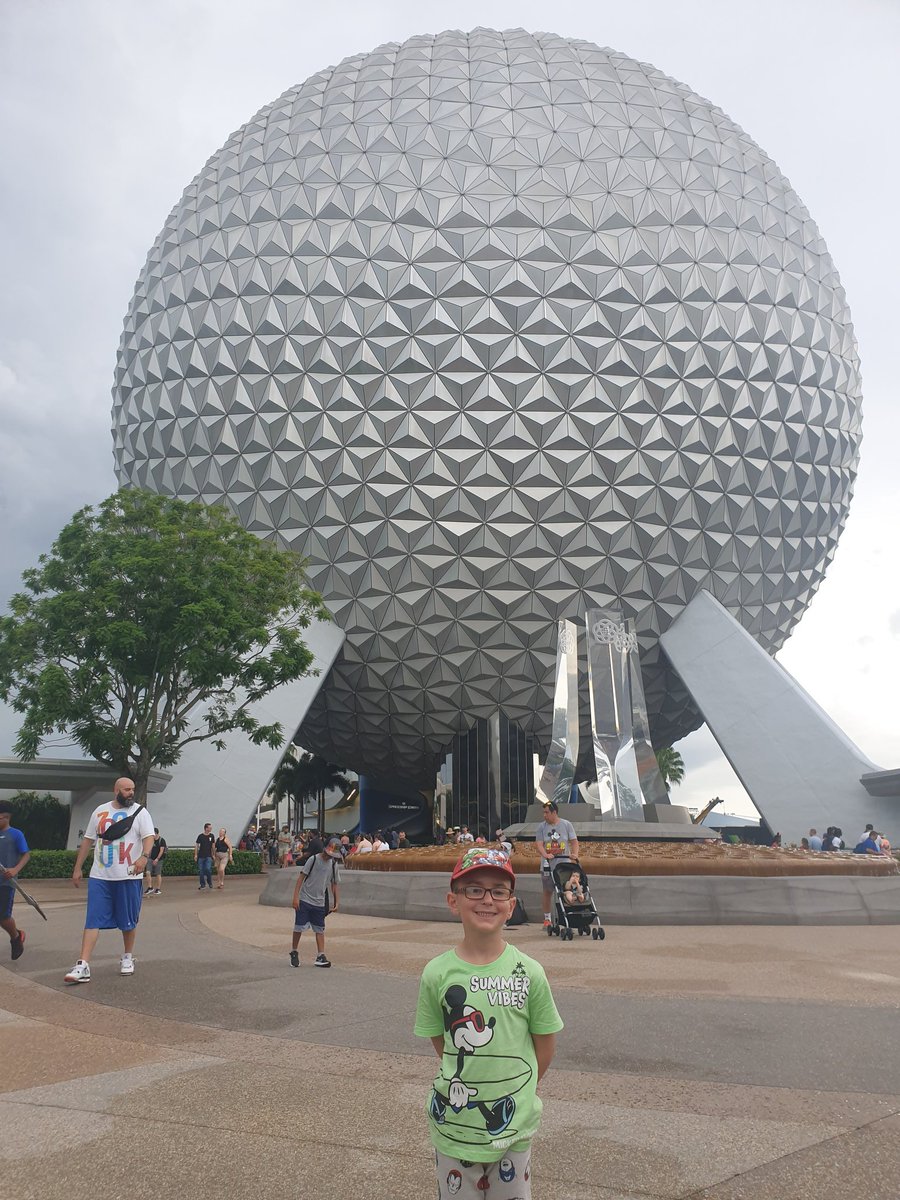 gembo236's tweet photo. HW is having a most amazing time on holiday at Disney World Florida with family & friends @IntakeSchool #Y2T lots of fun & learning ๐ฅตโ๏ธ๐ https://t.co/iE52nfRdyh