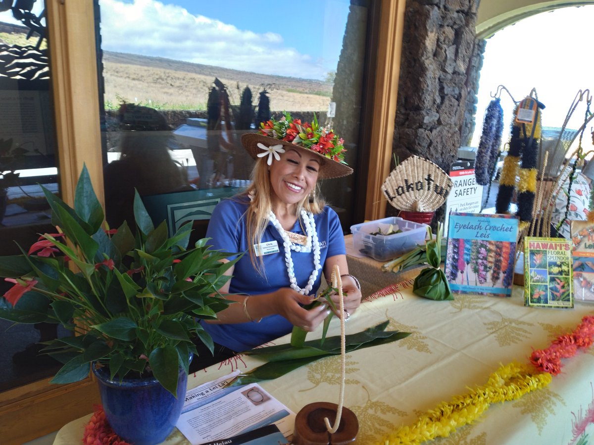 HIPacParks's tweet photo. Would you like to learn how to make a #lei? 
🌺
When you are visiting our partner #PuukoholaHeiau NHS on Hawaiʻi Island, look for Chris at the lei table! Have a seat &amp; have some fun while learning about #Hawaiian arts &amp; crafts!
#makelei #leidemo #culturaldemonstration #hppa https://t.co/7o6g66yDAE