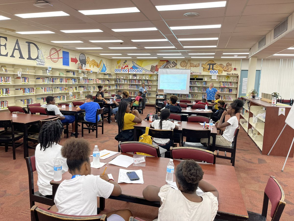 YoungMiddleHCPS's tweet photo. Stress management presentation. Thank you Mrs. Thompson and Ms. McIntire! #BridgeCamp #6thgrade #studentservices @HillsboroughSch @SDHCMagnet @HCPSArea4 https://t.co/5ZWhYLf9iy