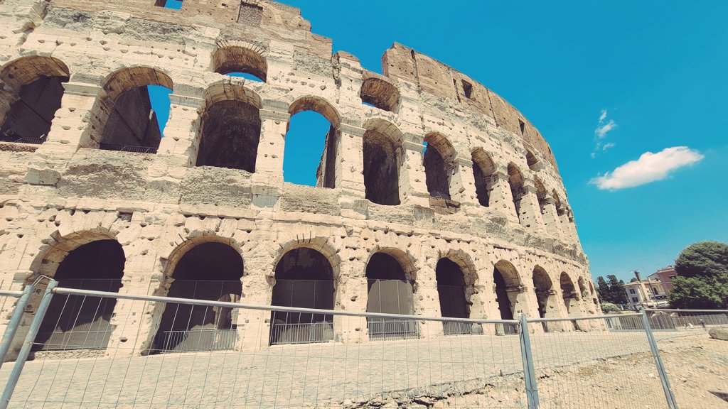 BKuridrani's tweet photo. One of the best-preserved monuments of Ancient Rome. The Colosseum. 📍🇮🇹, Roma. https://t.co/MjCtv4FUJ1