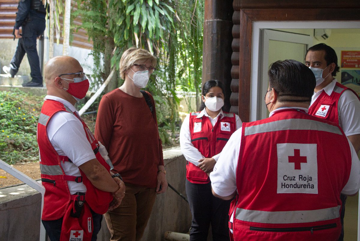 cruzrojahon's tweet photo. Autoridades de #CRH reciben visita de comisión interinstitucional en el centro de atención de migrante retornado en #Omoa, con el fin verificar que la población migrante cuenten con todas las garantías, se cumplan los derechos humanos y sean tratados con dignidad y respeto. https://t.co/gwmaVvJHhF