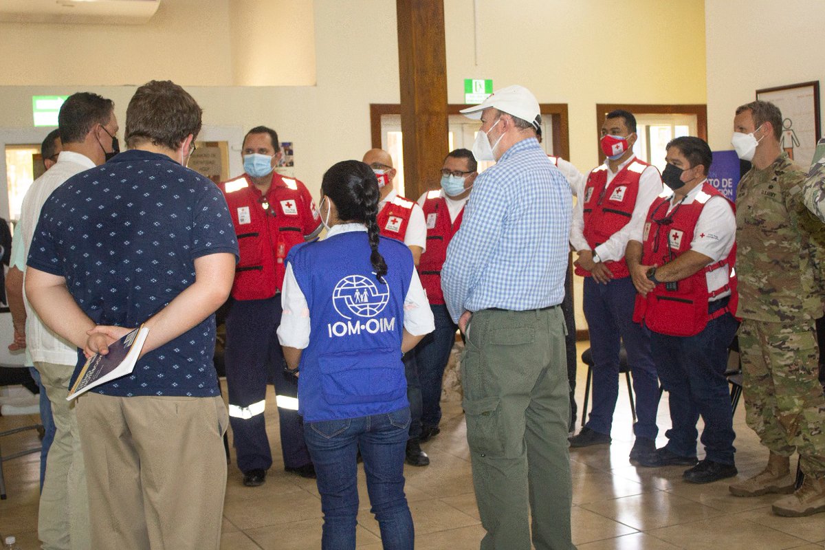 cruzrojahon's tweet photo. Autoridades de #CRH reciben visita de comisión interinstitucional en el centro de atención de migrante retornado en #Omoa, con el fin verificar que la población migrante cuenten con todas las garantías, se cumplan los derechos humanos y sean tratados con dignidad y respeto. https://t.co/gwmaVvJHhF