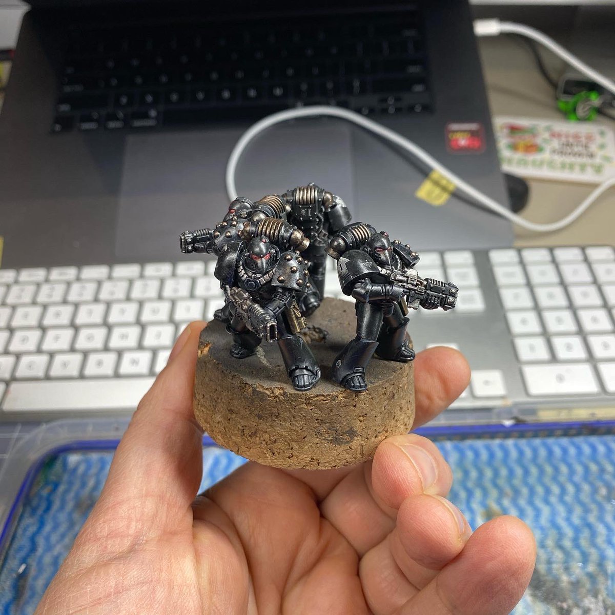 BC_Darrko's tweet photo. Oil time for these little womble marines 
.
.
#deathfromabove #droppodassault #melbourneheresy #firstlegion #darkangels #horusheresy #spacemarine #30k #heresylives #paintingforgeworld #paintingwarhammer #heresyhammer #hardforheresy #warhammerofficial #warhammercommunity #womble https://t.co/iYSeAs9LZo