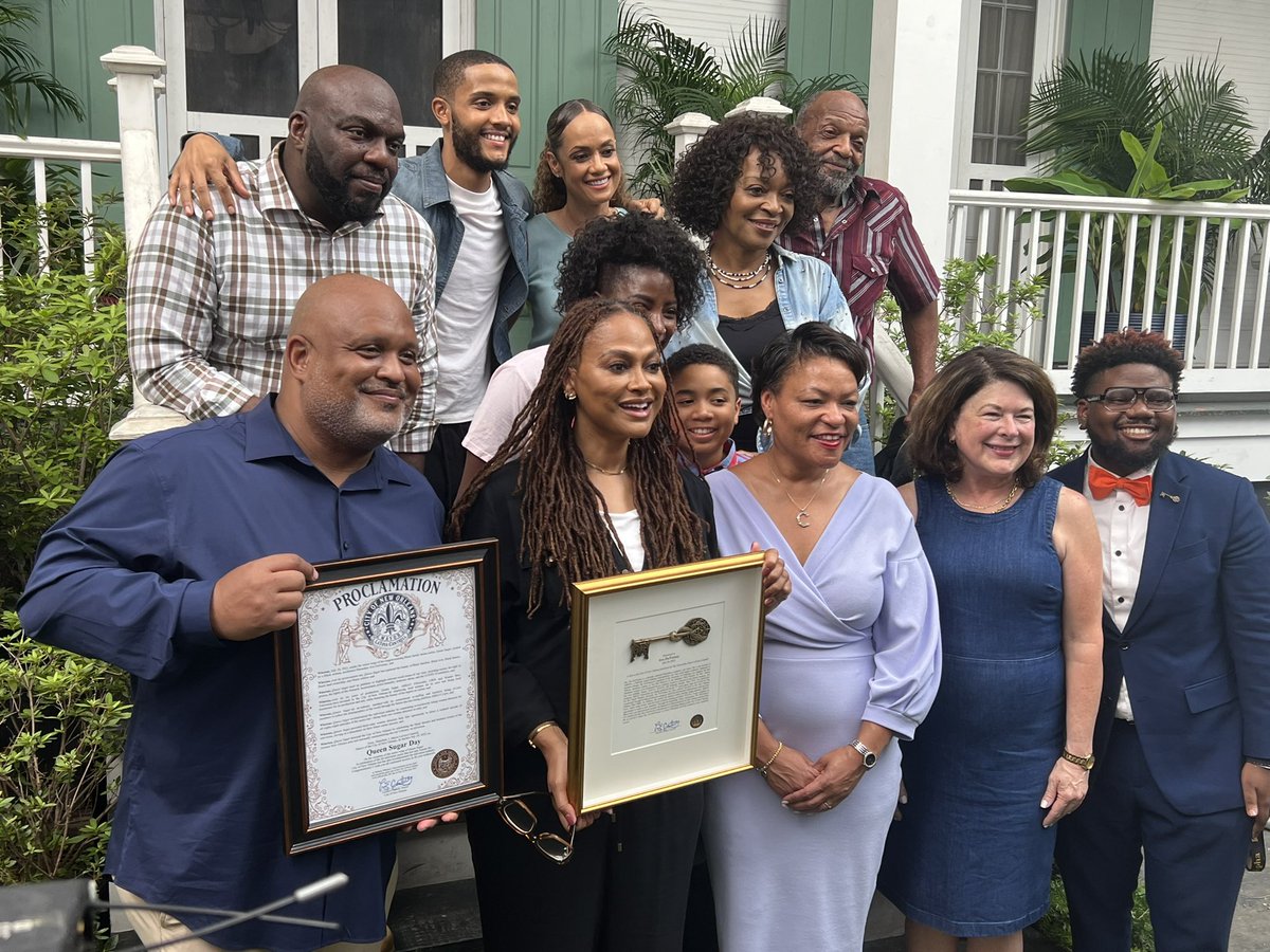 mayorcantrell's tweet image. Today marks the series wrap of the longest-running Black family drama series created by a Black woman, acclaimed filmmaker Ava
DuVernay. 👸🏽✨

Queen Sugar has captured the beauty of black families, black love, black history, black land ownership, and black culture. 

🧵1/3