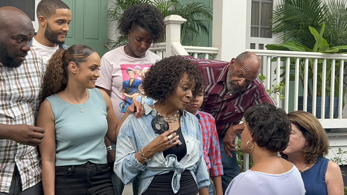 mayorcantrell's tweet image. Today marks the series wrap of the longest-running Black family drama series created by a Black woman, acclaimed filmmaker Ava
DuVernay. 👸🏽✨

Queen Sugar has captured the beauty of black families, black love, black history, black land ownership, and black culture. 

🧵1/3