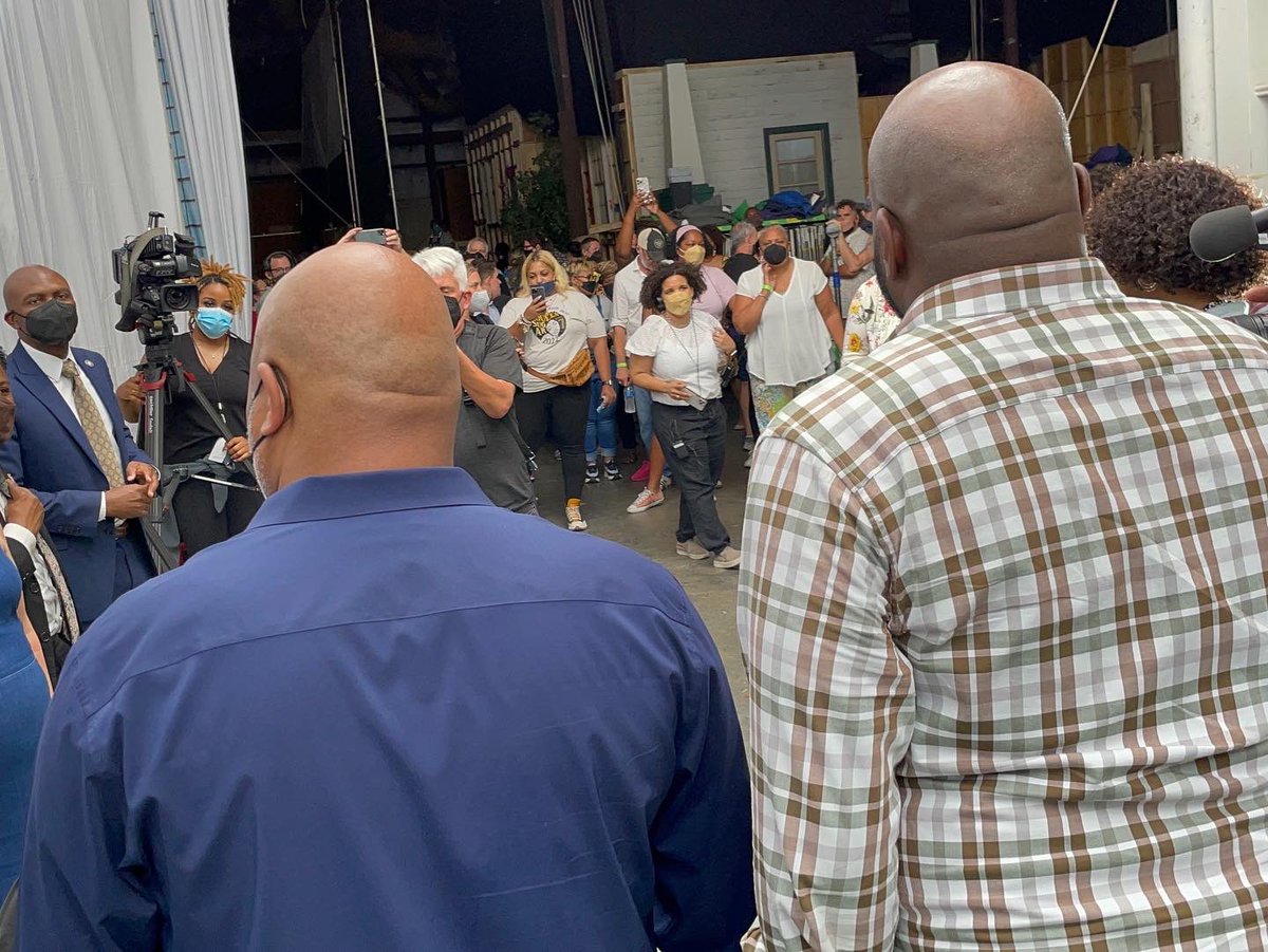 mayorcantrell's tweet image. Throughout the show's 7 seasons, Ava and the entire team have invested in the City of New Orleans by hiring local businesses to cater and employing several locals on their crew. 🙏

🧵2/3