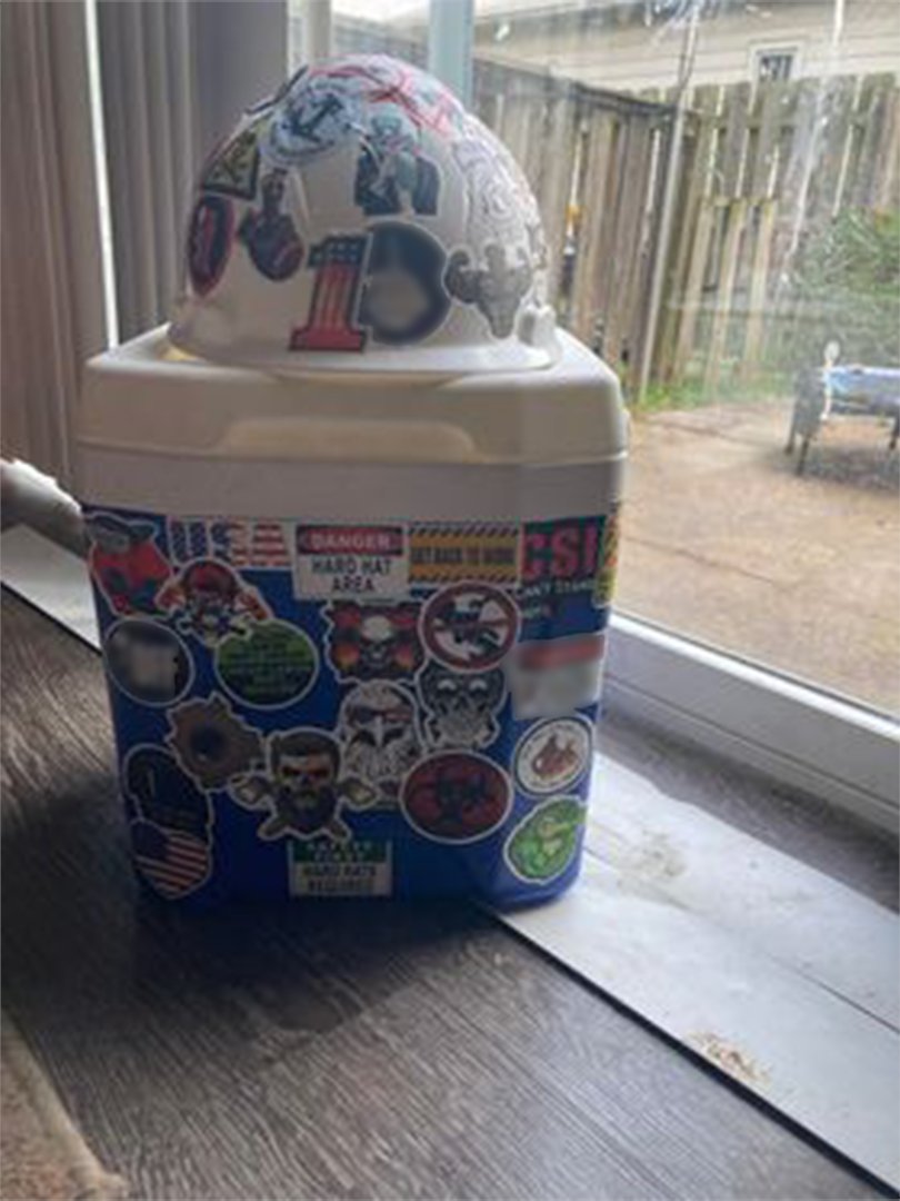 MidAmCarpenters's tweet image. Happy #HardHatWednesday 

Check out this submission from #Local664! Got the cooler in on the party too! A very solid set of stickers, brother ✊

❗❗Remember to DM us your hardhat pictures or email them to info@carpentersunion.org❗❗