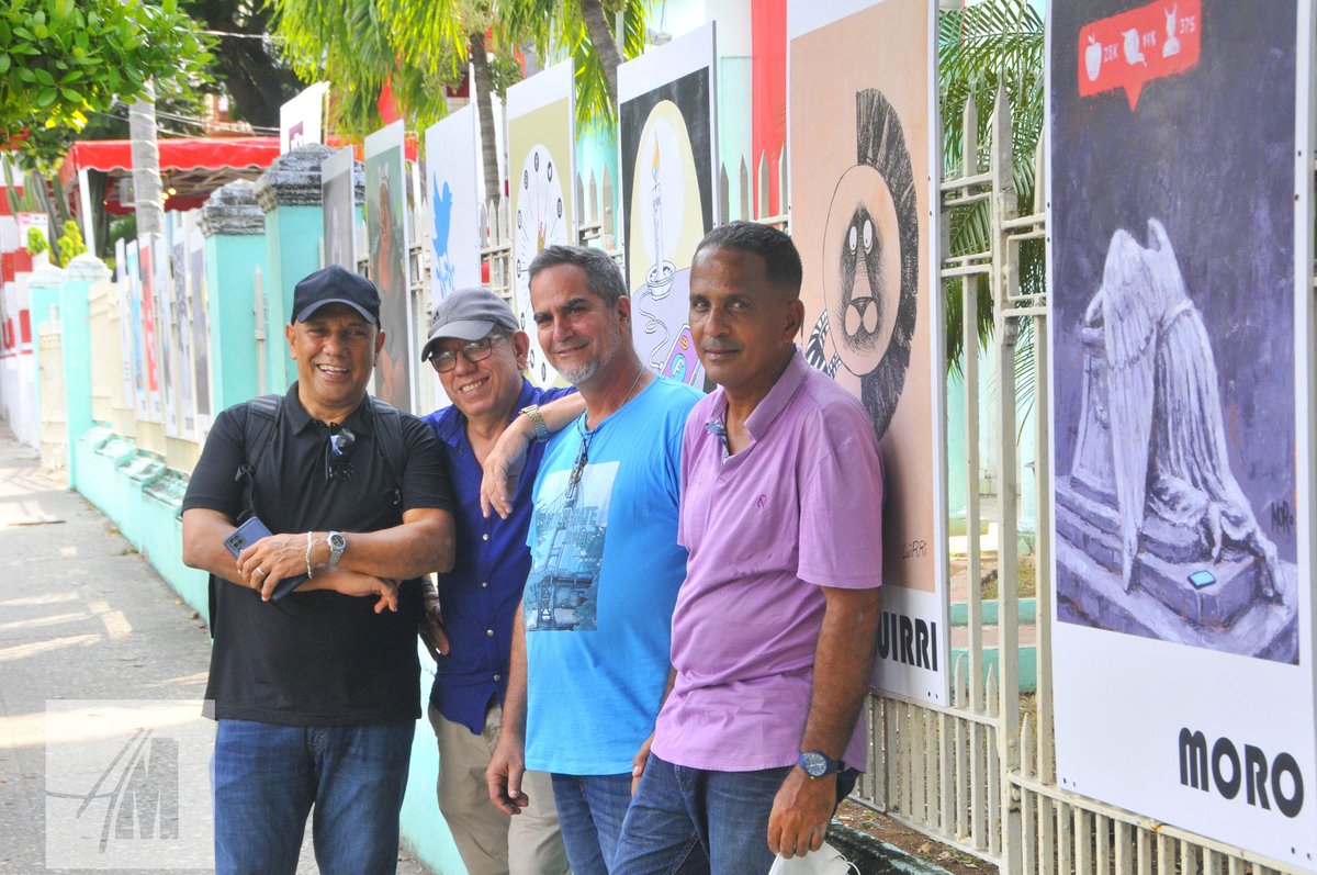 ‼️Hoy se inauguró en la sede de la <a href="/FeuCuba/">FEU de Cuba</a> la exposición de humorismo gráfico "Dale like", con interesantes caricaturas de prestigiosos creadores del país. Las obras invitan a la reflexión sobre el uso de las redes sociales. 
📷 Jorge Luis Sánchez
#RevistaAlmaMater #GenteDelAlma