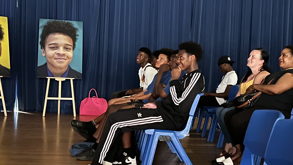 DrapersPrincipl's tweet photo. Very proud celebrating with @Drapersacademy S.M.I.L.E-ing Boys &amp; their families.  2 cohorts followed an 8 week programme with @universalsoulbrand.  Thank you Kay for your wisdom and inspiration to support the mental wellbeing of BAME boys and challenging -ve stereotypes https://t.co/tI0mK1OfiM