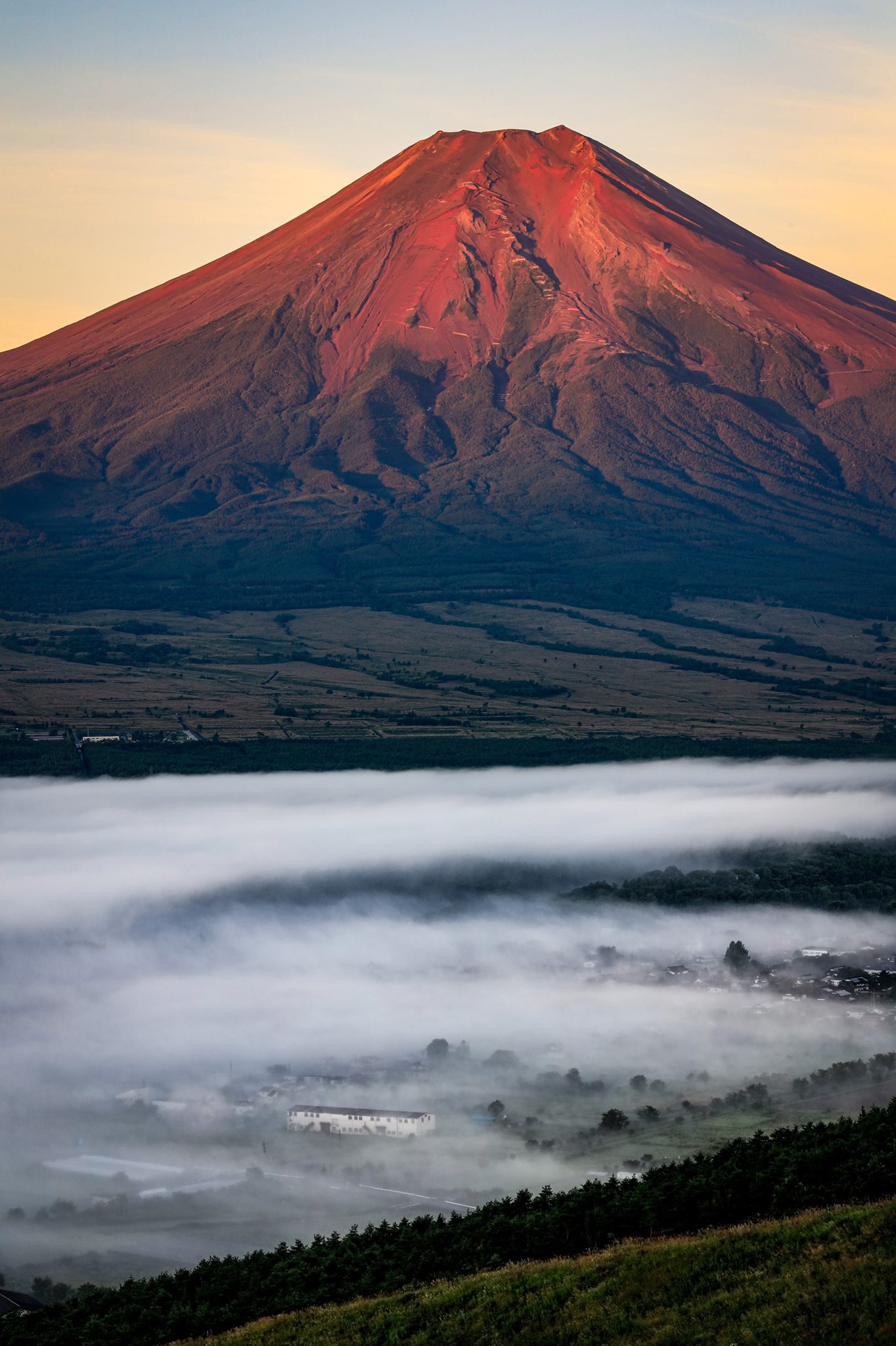 توییتر 新富士山景 神気 橋向 真 در توییتر 迫力の赤富士 麓に見える街並みがその大きさを際立たせる 富士山 T Co Bkb7ntdzqk