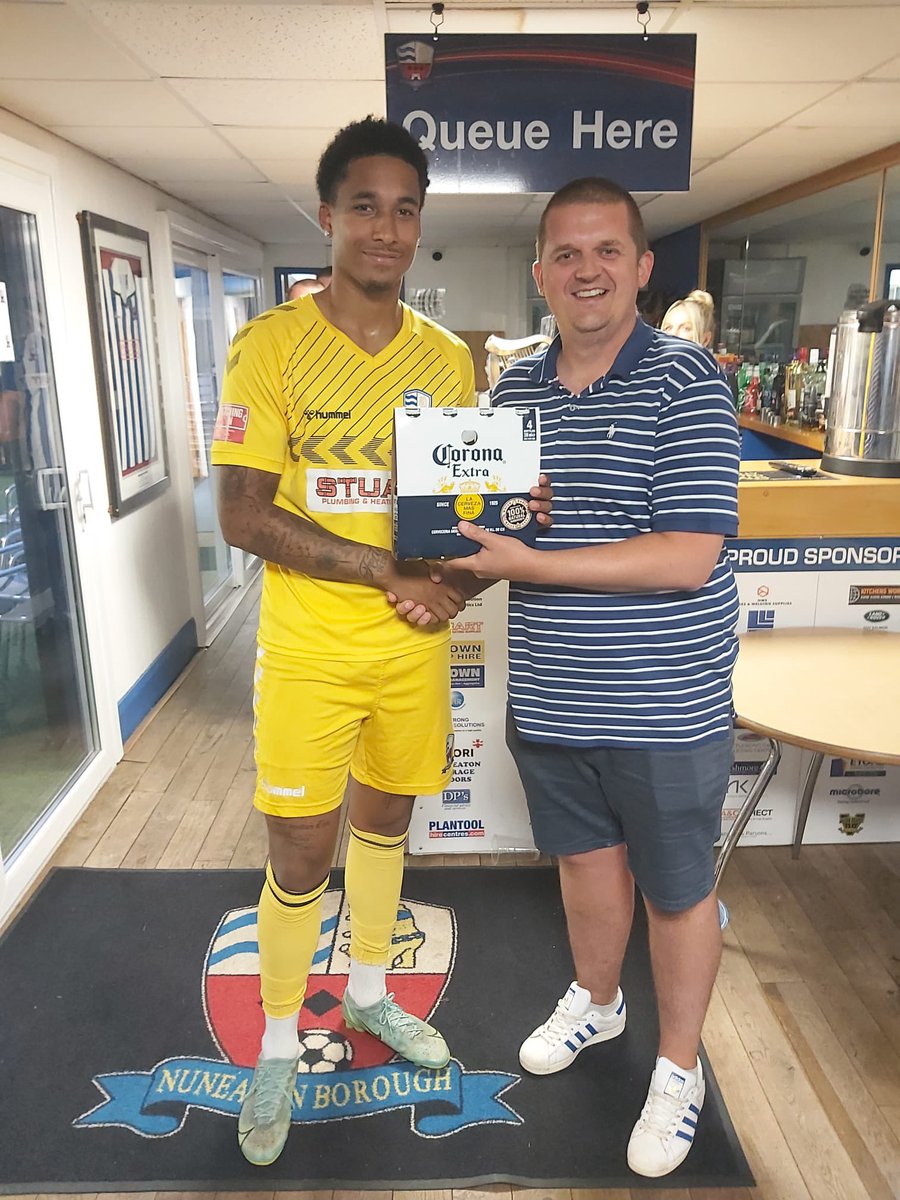 NuneatonTFC's tweet image. Congratulations to @PrinceMancinel2 who was voted tonights MOM and receives his prize from Chairman @JasonCraigDean well played Prince 👏🏻👏🏻👏🏻🔵⚪️