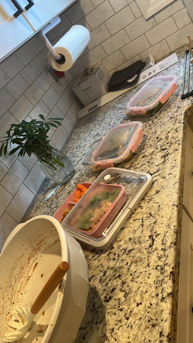 Thank you <a href="/donbap/">Kappa Nupe</a> . That cook set really coming in handy today. *chefs kiss* 😘 

Don’t be too busy to cook in residency babes, it’s just as important as patient care. #MedTwitter