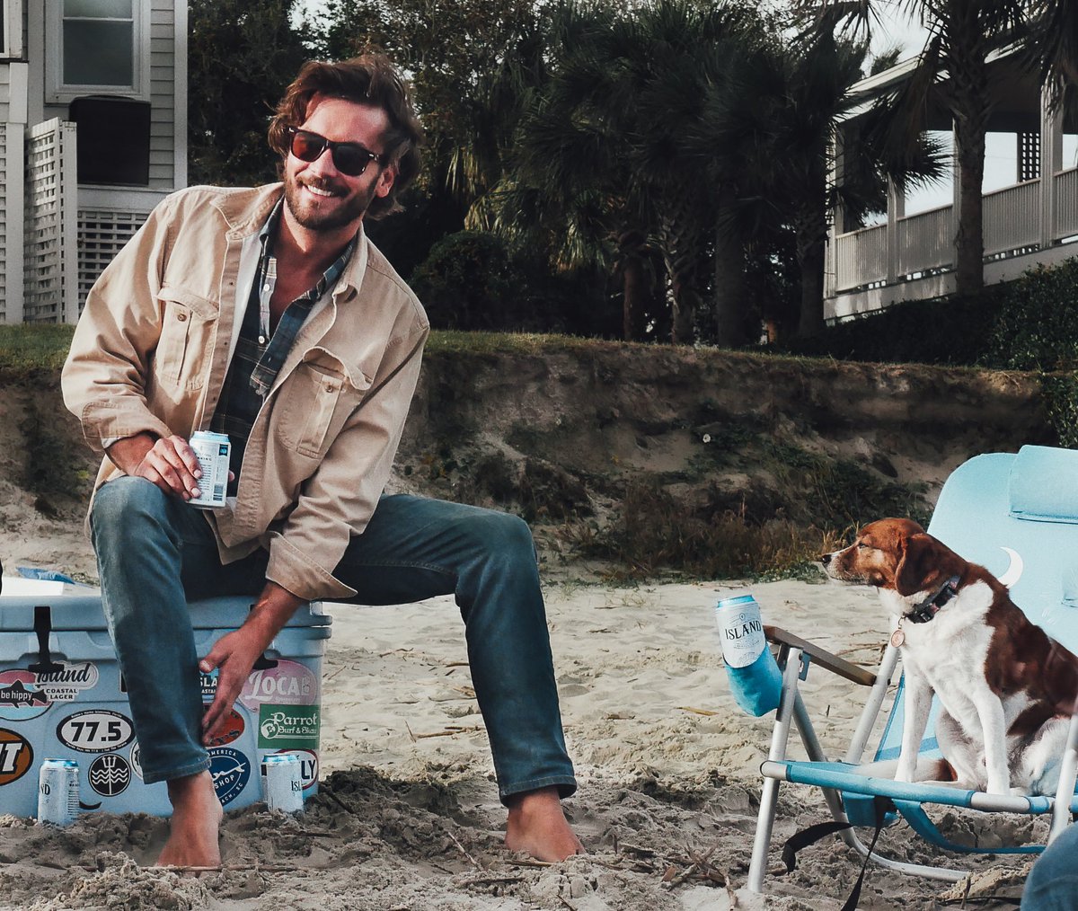 islandbrandsusa's tweet image. Man’s best friend with a side of the clean choice 🍻 #easydrinking #cleanchoice #islandcoastallager