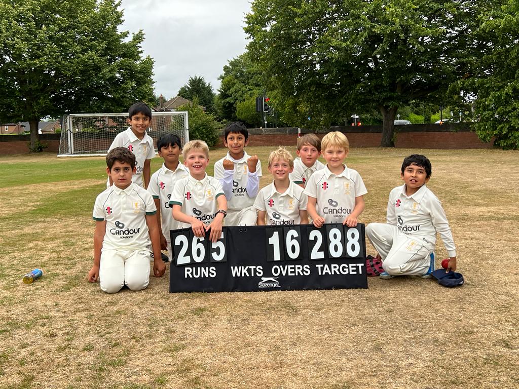 TimpCCJuniors's tweet photo. What a bunch of little legends! In a fantastic match against @CBHCC U9s, our boys just came out on top to win the Cheshire League 🏆. Was a complete performance and pleasure to watch - well done lads! #Timperley #Cricket #greenandgold https://t.co/7YnbMV9vys