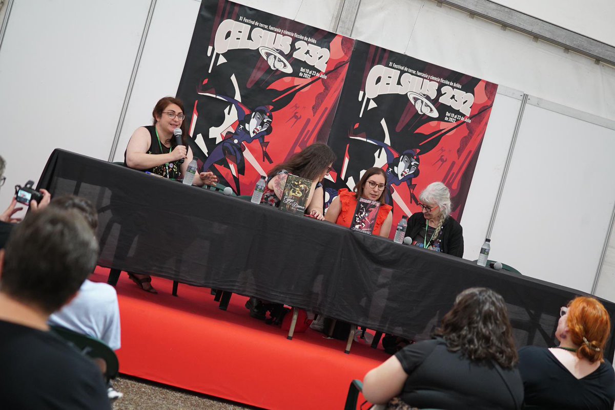 festivalcelsius's tweet photo. L. X. Beckett y Delia Sherman y su obra aún no gozan en España del reconocimiento que merecen, y en el #celsius2022 pusimos un grano de arena para ayudar a corregir la situación https://t.co/ifEkMHtepp