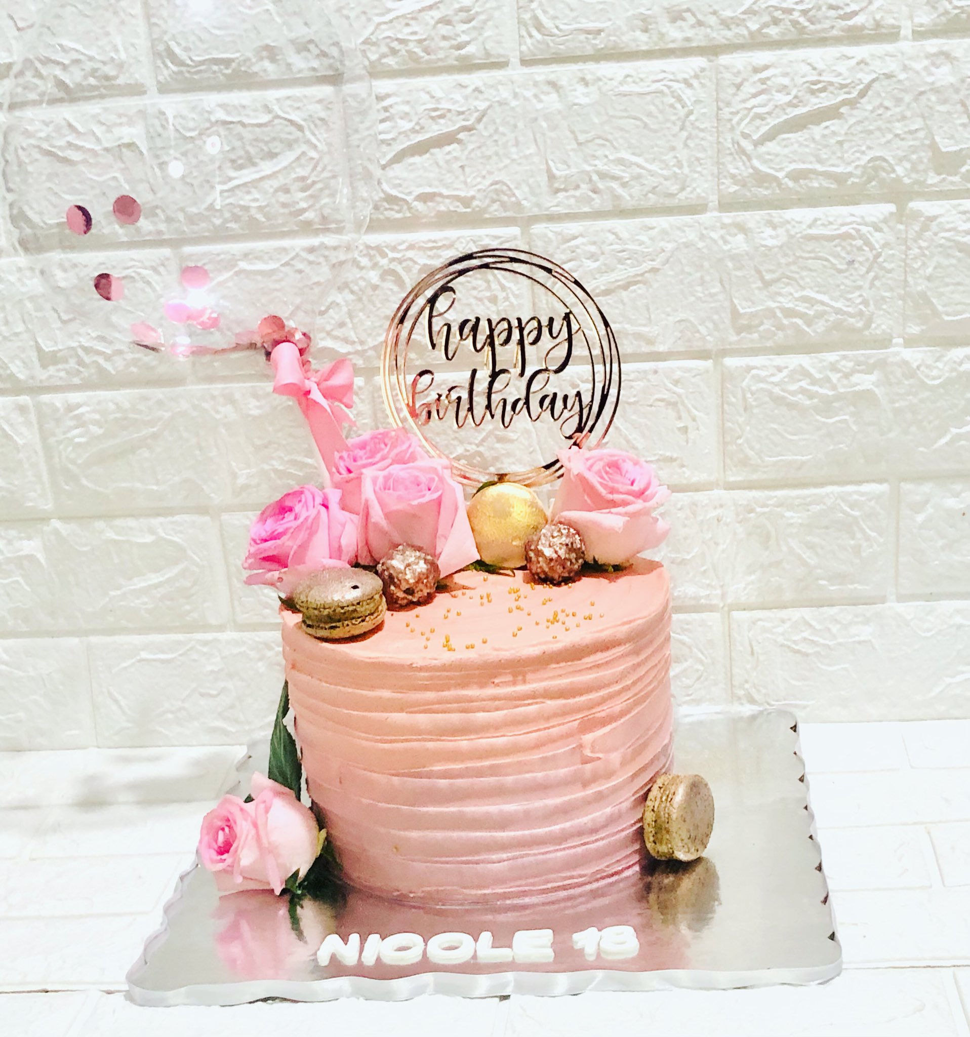 enfermero claramente hierba Kamil'cake on Twitter: "Tus 18 años como siempre lo imaginaste 🤩 #18años  #kamilcake #pastel18años #pastel #pastelesdecumpleaños #pasteles  #pasteltematico #goldrosecake #pastelesdecorados #cake #cakes #cakedesign  #cakedecorating #betuncake #cdmx ...