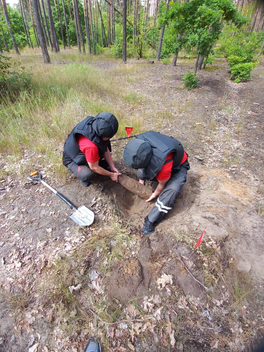 FightBack4UA's tweet photo. Donations from people like you paid for the equipment that detected this land mine. We can quickly deliver aid to the places it is needed most. Your help is desperately needed, donate today https://t.co/FxvLqfecfK #Ukraine️ #UkraineUnderAttaсk https://t.co/QN2C1h82jp