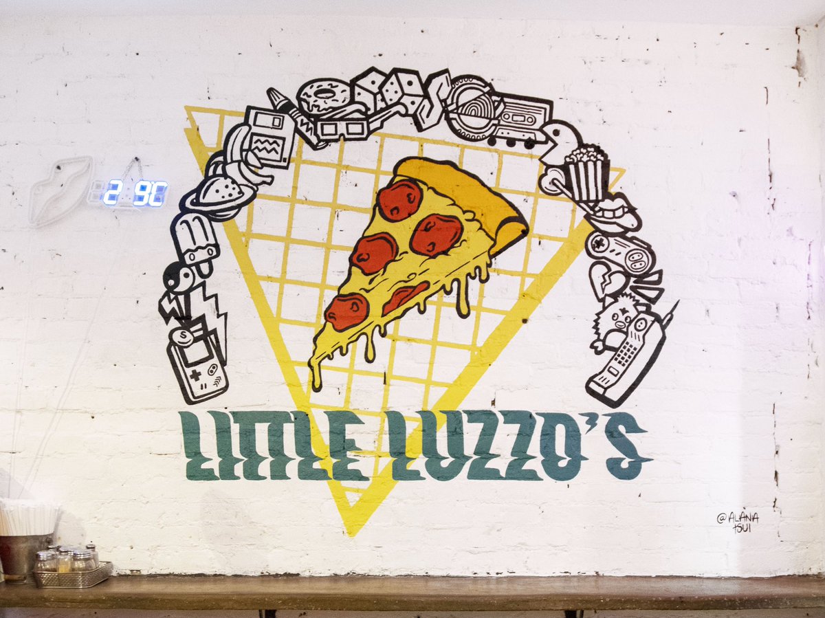 Every time I eat pizza I think of the cool art by <a href="/alanatsui/">Alana Tsui</a> at Little Luzzo’s in #NYC 💛

P.s. I’m eating 🍕right now 🤓