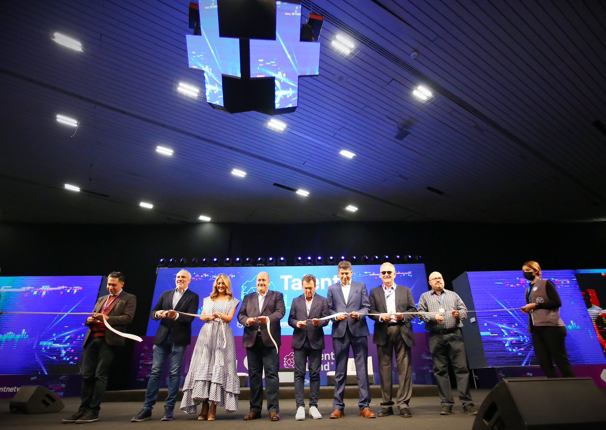 PabloLemusN's tweet photo. Junto al Gobernador @EnriqueAlfaroR  dimos inicio a las actividades de @talentrepublic_ y Recrea Land 2022, se llevarán a cabo del 20 al 24 de julio en la @ExpoGuadalajara. https://t.co/6gKHbZM01W