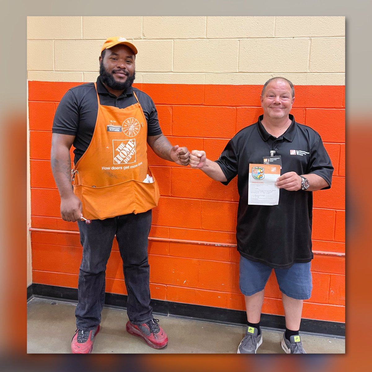 @THD4112 Ray OASM @raymondshack recognizing 🏅John MET Sup For “ Taking Care 🤲of Our People 🤝” way to show his orange 🍊 promise 👐 #LivingCoreValues @MattWichner @MaryLuk33744050 @jonbaumann304 @JessieWhiteman2