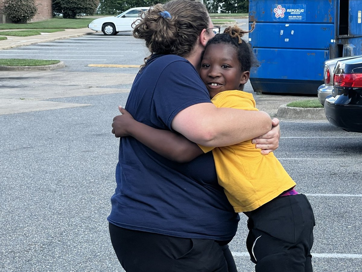AADreamAcademy's tweet photo. Books on Bikes 💙 Hugs 💙 Freeze Pops 💙Joy! #AADAinAction #NNPSProud #NextSession #August10 https://t.co/p9vtEXPqIs