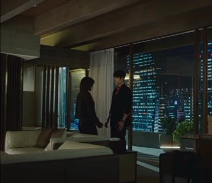 cewmyeon's tweet photo. i love the fact that his hands seem like ready to support her, i mean for the possibility that she might fall... junho's really willing to catch her, even if its from falling in love, or falling in the couch/floor hahaha

#ExtraordinaryAttorneyWoo #ExtraordinaryAttorneyWooEp7 https://t.co/ArJjv6R5Dk