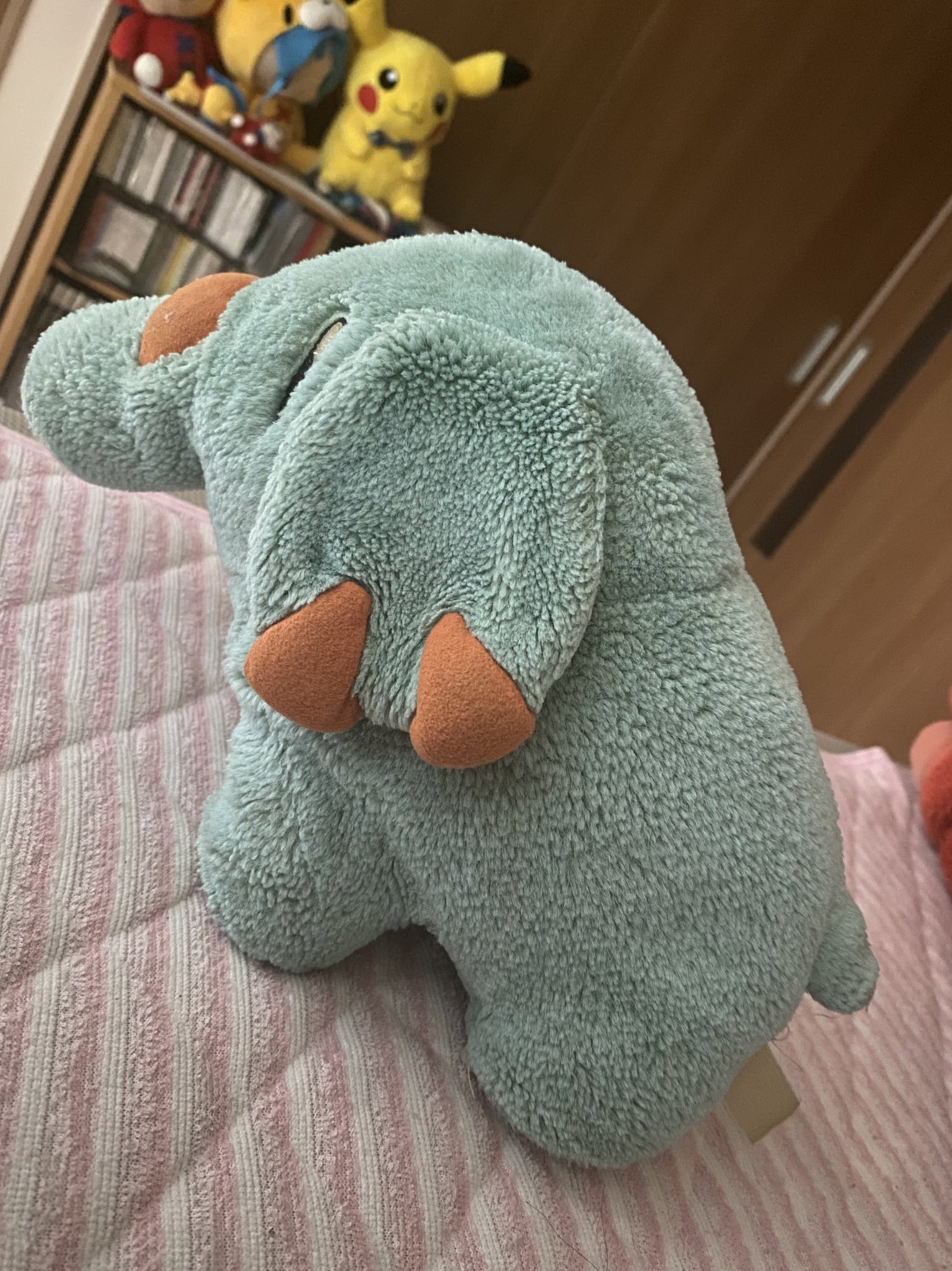 玖珂 琴和 ぬいぐるみの綿入れを行おうと思うのですが 綿の出し入れを行う縫い目が分かりません 物は年程前にマクドナルド で販売されたゴマゾウのぬいぐるみとなります できれば同種を持っていて綿入れを行ったことがある方や ぬいぐるみの綿入れ