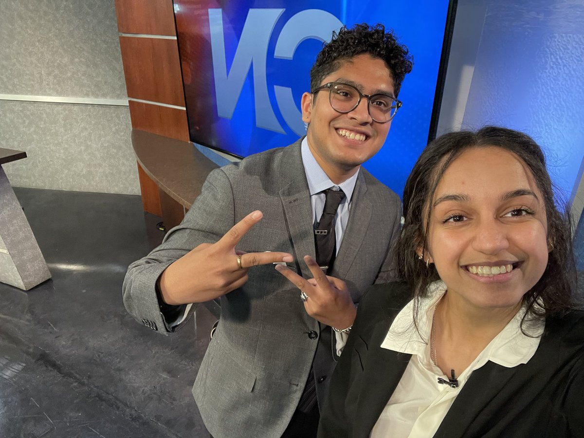 LukeJC2's tweet image. Todays’s @cronkitenews broadcast was Indian dominated with the coolest anchor out there @chaturn08! Make sure to tune it to see our beautiful brown faces😎💁🏽‍♂️💁🏽‍♀️

Also had that story on the new service at Sky Harbor on the show so check that out too!