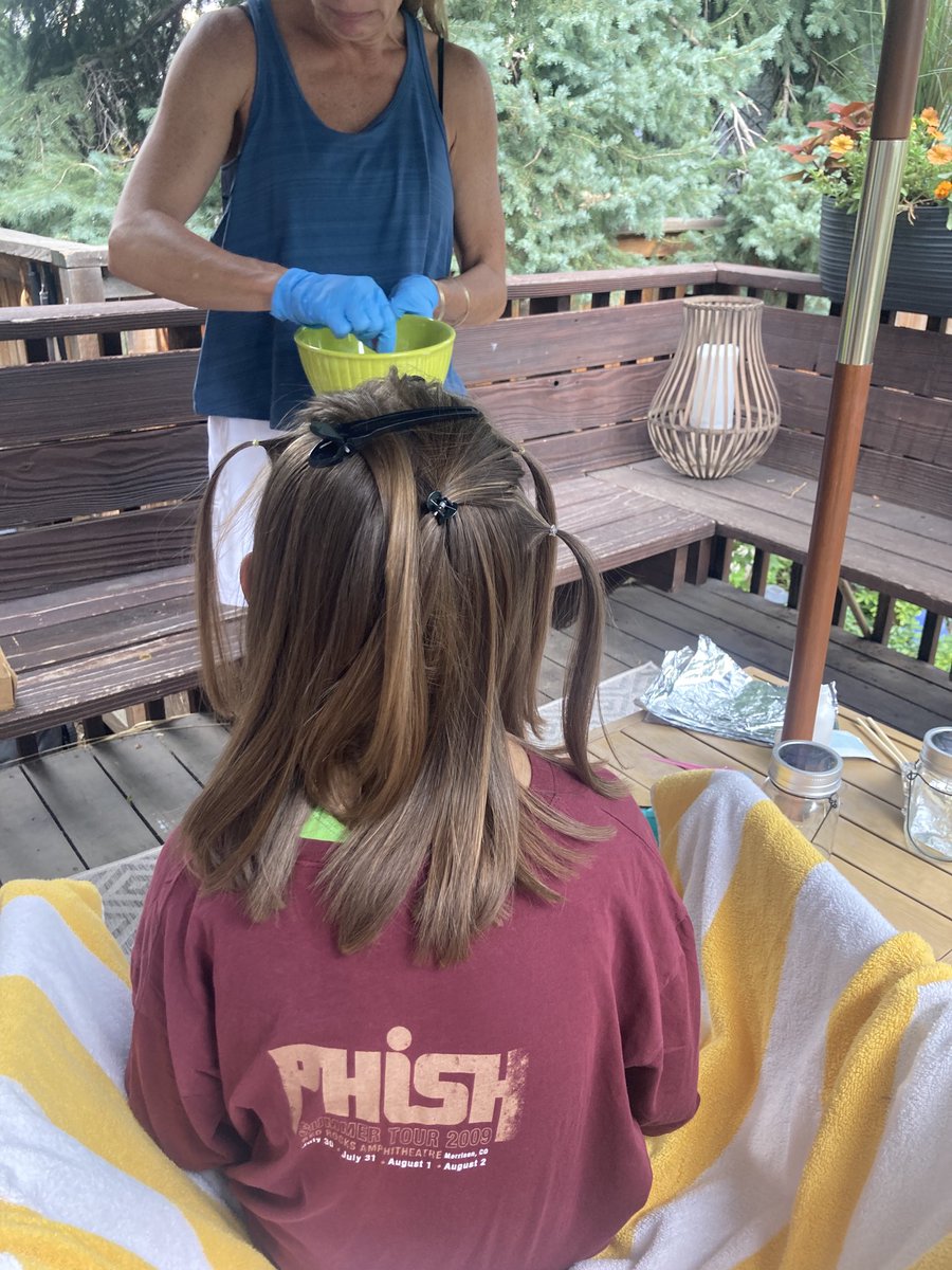 Aw… for fux sake, that tee was in the “save” drawer, not the smock drawer…