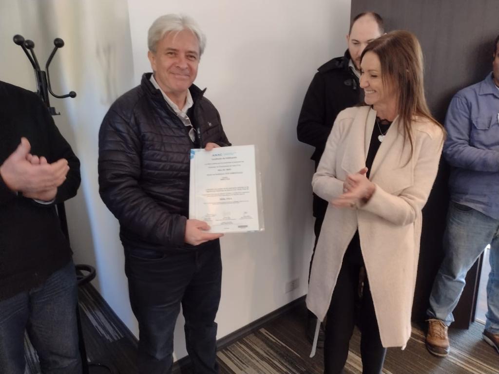 ANACargentina's tweet photo. 🚁Certificamos el primer simulador de vuelo de helicóptero modelo Bell 407 diseñado y producido en nuestro país por una empresa de capitales nacionales. 🇦🇷 https://t.co/hqsX72rUaR