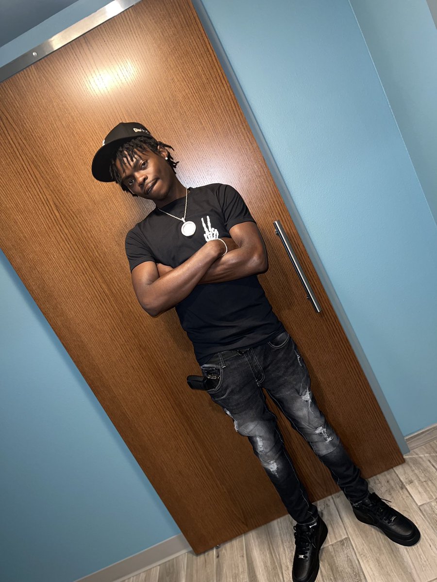 jaquanlamar's tweet photo. Turnt nothing into something 📸 https://t.co/kqIhfuJiuO