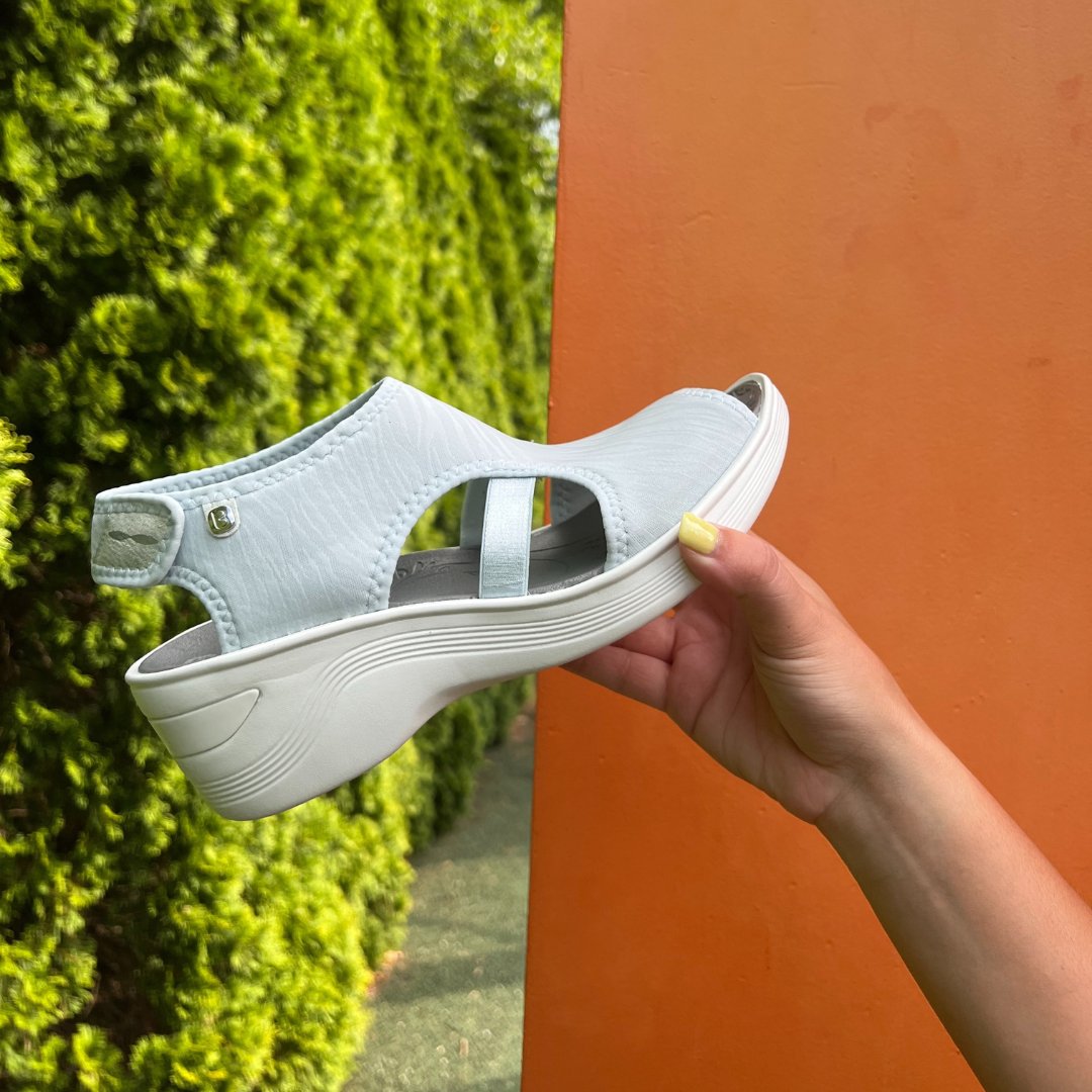 The shoe you Dream of ☁️
#bzees #comfortshoes #machinewashableshoes
Shop now: bit.ly/3aWUlJB