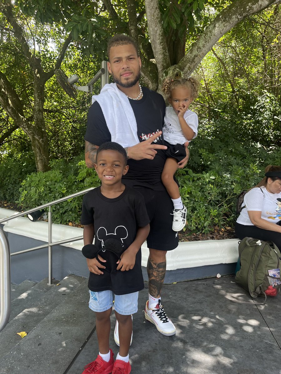 CoachMFernandez's tweet photo. Big shoutout to @Mathieu_Era for taking time away from his family at @WaltDisneyWorld to take a pic with my son Mason. He’s a big fan and was super excited, good luck this season @Saints, we miss you in the H! https://t.co/LfuDUlFVt4