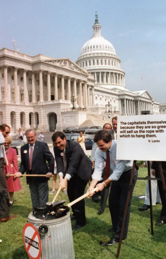 crazy ass moments in american politics tweet media