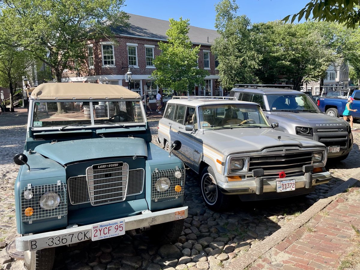 timothymphares's tweet image. Car spotting, Nantucket style.