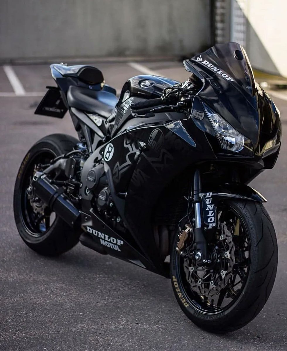 MoreMotorcycles's tweet photo. Honda CBR https://t.co/xFXGv2Dthf