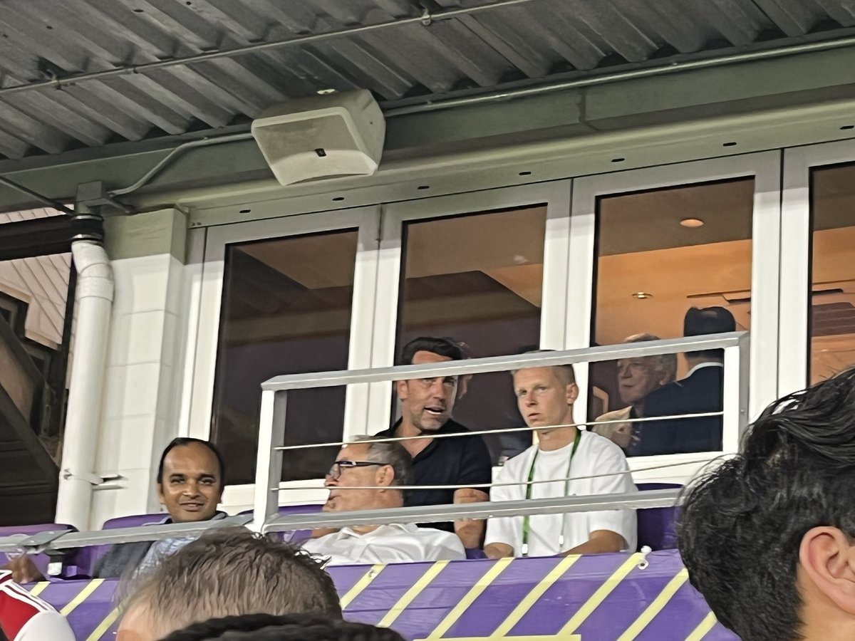 FabrizioRomano's tweet image. Arsenal's new signing Oleksandr Zinchenko here with Edu following the game in the US. Zinchenko signed the contract on Wednesday afternoon and this pic seems an official announcement. ⚪️🔴✅ #AFC 

@aBergsEyeView ⤵️📸