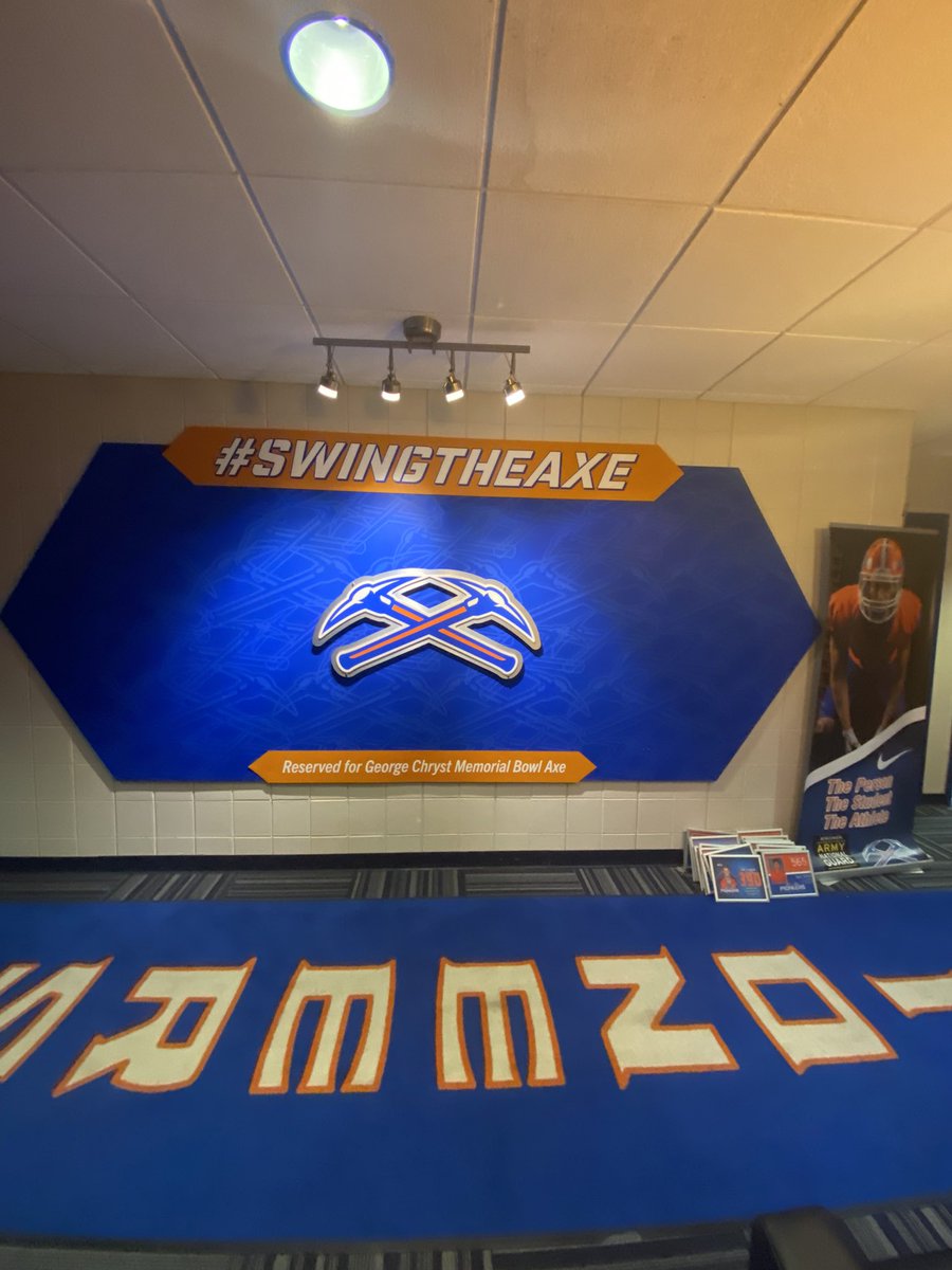 DrKMNavarro's tweet photo. 👀👀👀Some fresh branding taking place in Williams Field House ⚒⚒💥💥

Brand Advancement has been one of my lead priorities as an AD for the @uwp_pioneers to enhance our profile of competitive excellence in the @wiacsports and drive recruitment!

Thank you @BSNSPORTS_WI https://t.co/tbhPdAWwpA