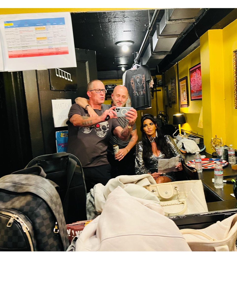 Back stage @fondatheatre getting ready to go up on stage with @timryandopetohope to  an award and @sonny_mayo giving us some love before hand @rocktorecovery event. What a magical night. 

xoJG💋
#TheTimAndJennShow #TimJenn #RockToRecovery5  #BackStage #SoberIsSexy