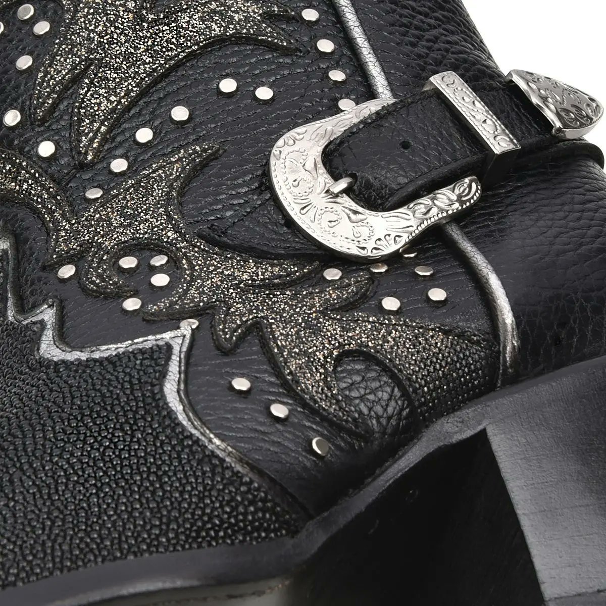 TheGuiltyNote's tweet photo. #NosDeclaramosCulpables con  las sensuales botas de piel de mantarraya #PrimaveraVerano de #cuadralifestyle https://t.co/PDhxM42zZE